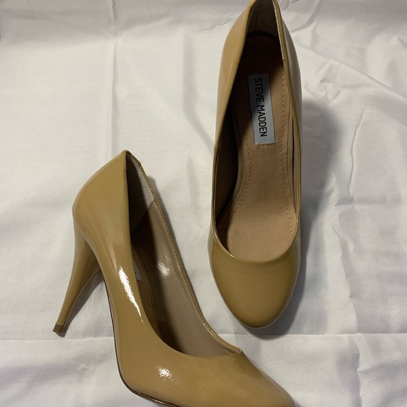 Steve Madden Patent Leather Classic Pumps - Picture 5 of 9